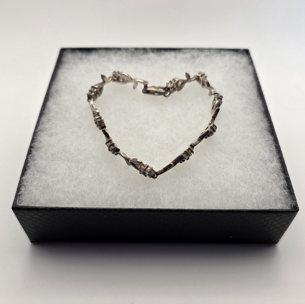 925 Silver Floral Bracelet - Picture 8 of 8